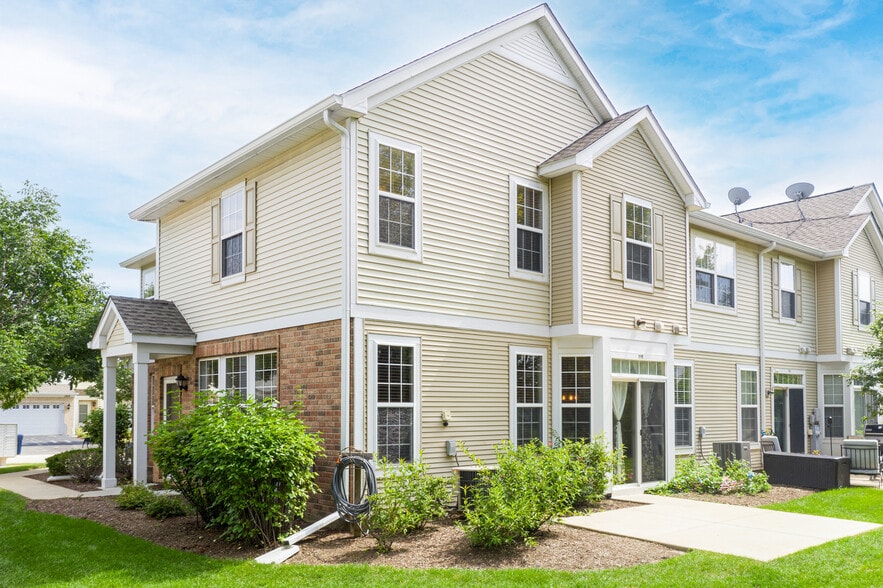 Building Photo - 1440 Millbrook Dr