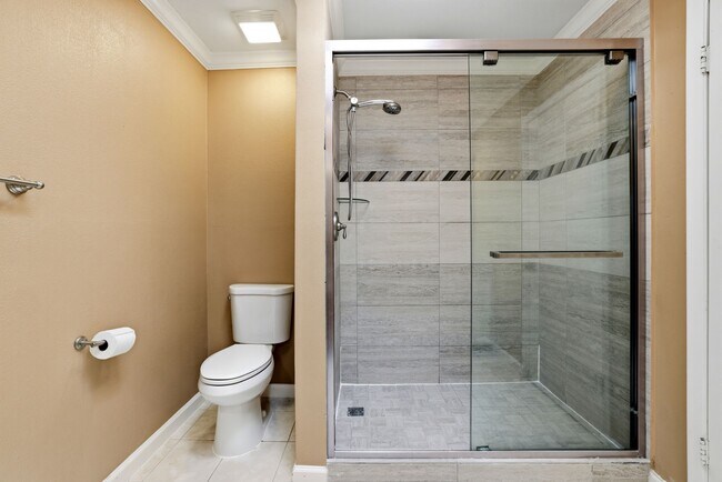 Building Photo - 12625 Memorial Dr