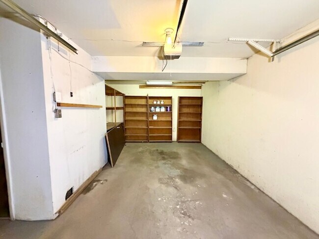 Building Photo - 954 S Miller St