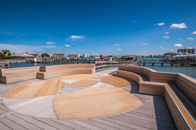 Building Photo - 521 Mandalay Ave