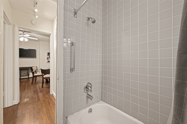 Building Photo - 2021 Southgate Blvd