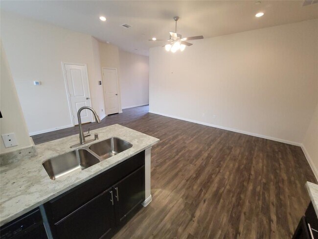 Building Photo - 2322 Bermuda Palms Dr