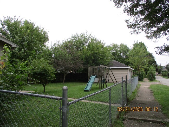 Building Photo - 2022 Catalpa St