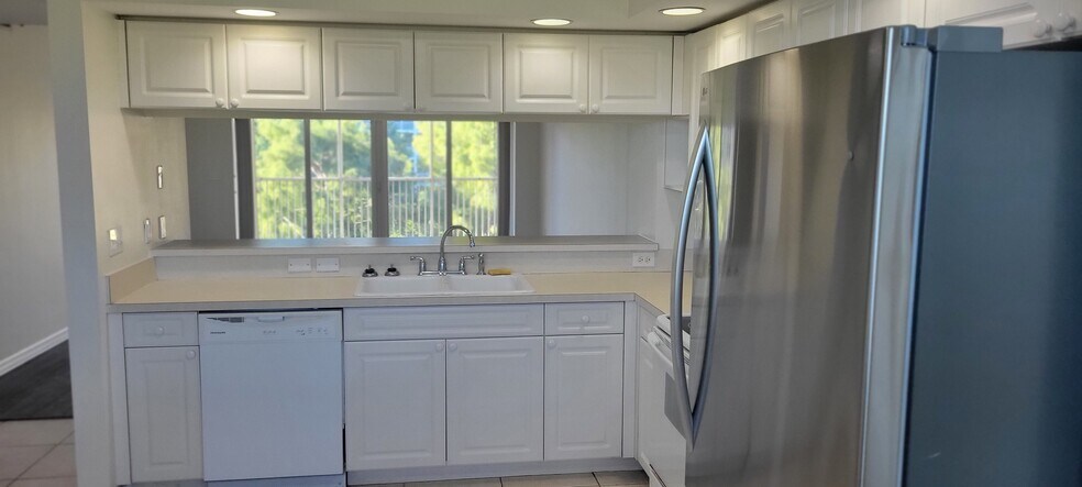 Kitchen - 960 Starkey Rd