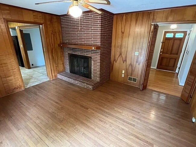 Building Photo - 3609 Sherwood Dr