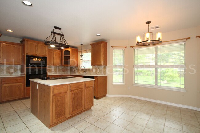 Building Photo - Charming Country Living Retreat