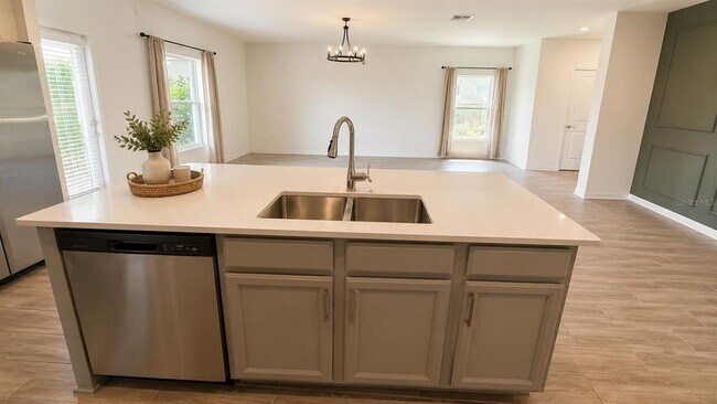 Building Photo - 827 Ofanto Wy