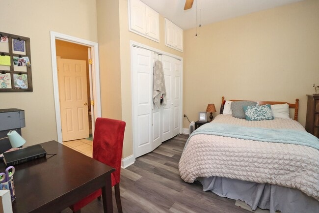 Building Photo - 4BR/2.5BA Urban Charm Meets Creative Energ...