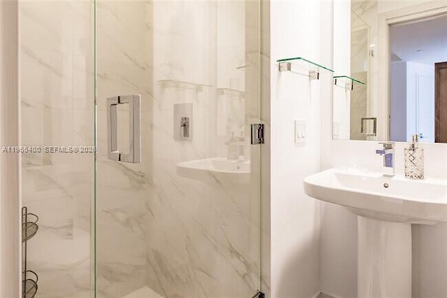 Building Photo - 801 S Miami Ave