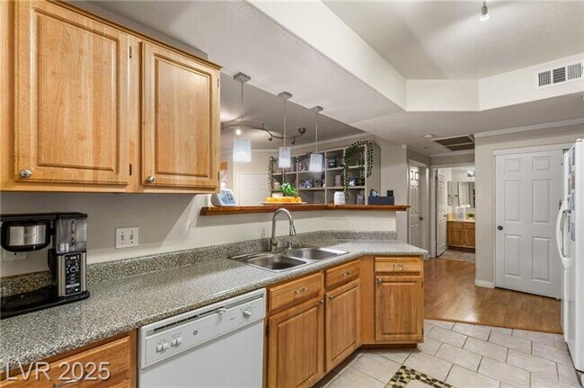 Building Photo - Spacious Two-Bedroom Condo with Resort-Sty...