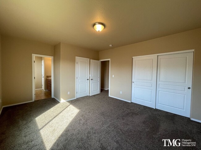 Building Photo - Gorgeous Ranch on Huge Lot!