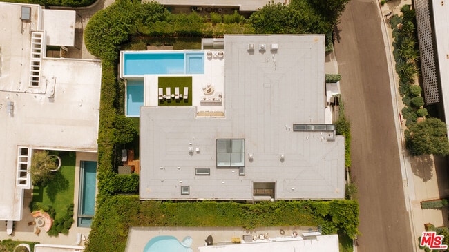 Building Photo - 1536 Blue Jay Way