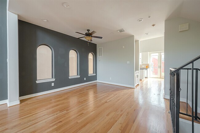Building Photo - 2721 Austin St