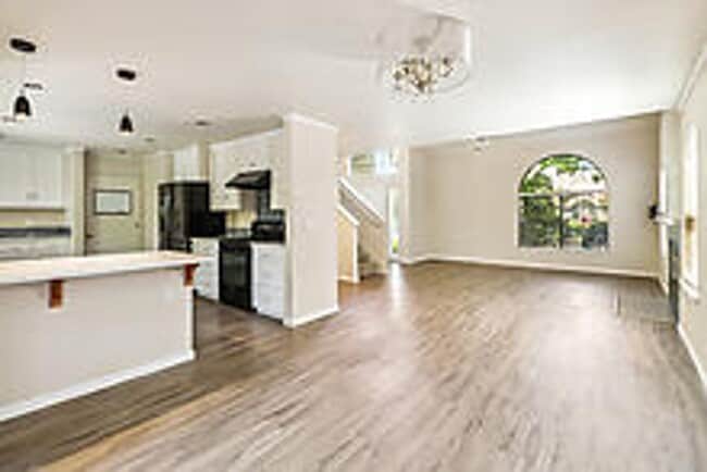 Building Photo - Beautiful 3 Bedroom Home-$750.00 Off 1st M...
