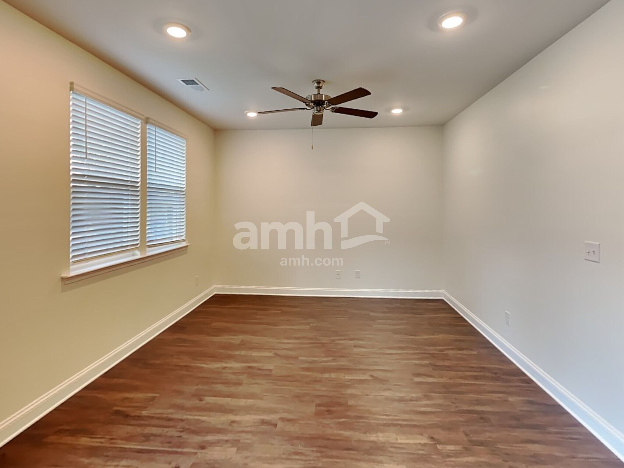 Building Photo - 559 Rivermist Dr