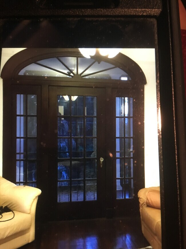 Building Photo - 1713 Philip St