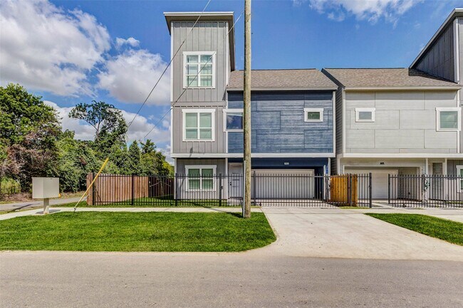 Building Photo - 6204 Maybell St