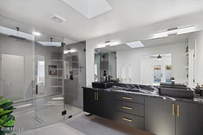 Building Photo - 3319 E Campo Bello Dr