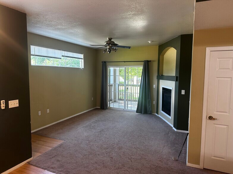 Living Area - 3002 West Elizabeth Street