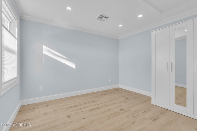 Building Photo - 709 17th Ave