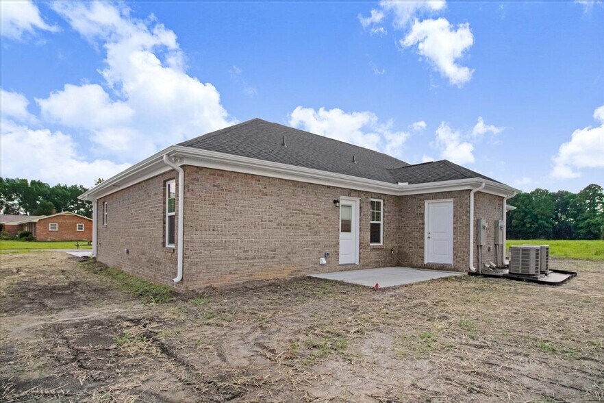 Building Photo - 559 Artis Rd NE