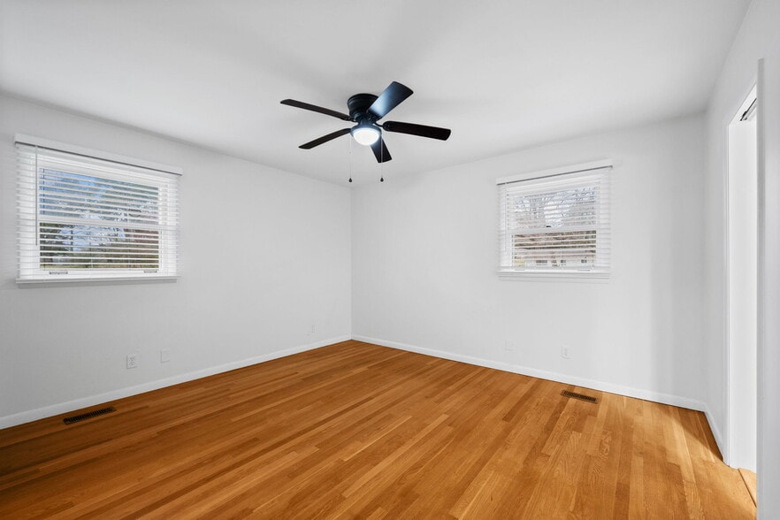 Building Photo - 2115 Ballard Pl