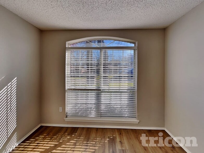 Building Photo - 1210 Hidden Creek Dr