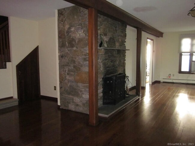 Building Photo - 181 Kings Hwy