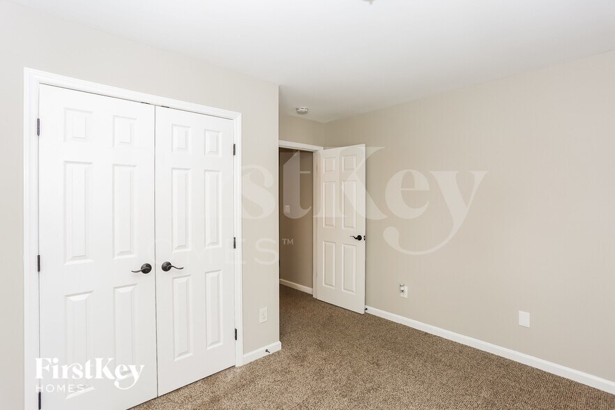 Building Photo - 6100 Ironwood Ct