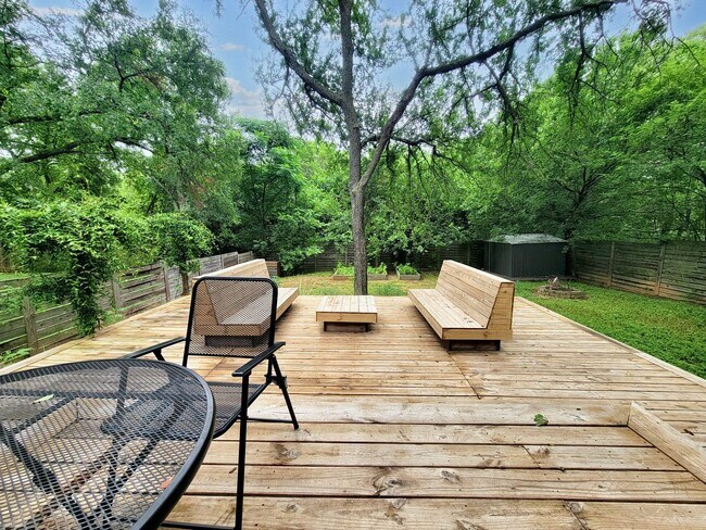 Building Photo - 5501 Downs Dr