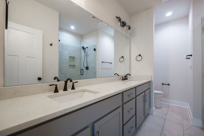 Building Photo - 608 Old Dominion Dr