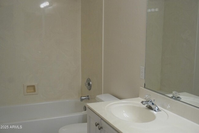 Building Photo - 1517 Skyline Ave