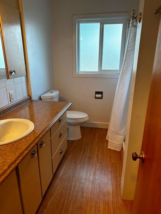 Building Photo - 3 Bedroom Home