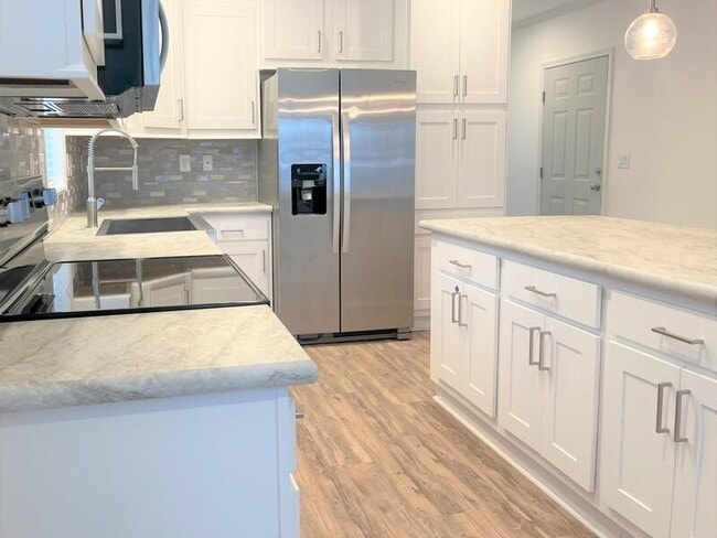 Building Photo - 5473 Bahia Wy