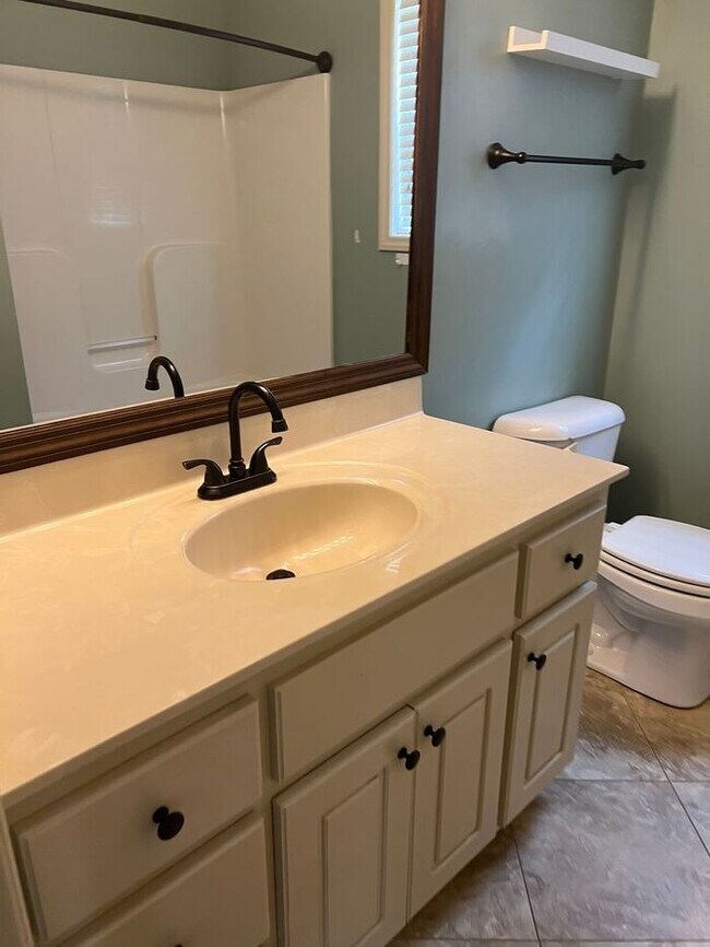 Building Photo - 3BR/2Bath/1 Garage/Fenced! Quail Woods community in the poplar Gorden Rd, North Wilmington area