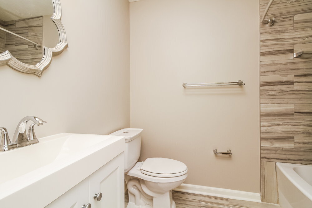 Building Photo - 913 Birchmill Point S