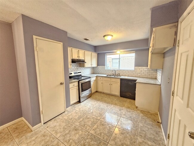 Building Photo - 16226 Villaret Dr