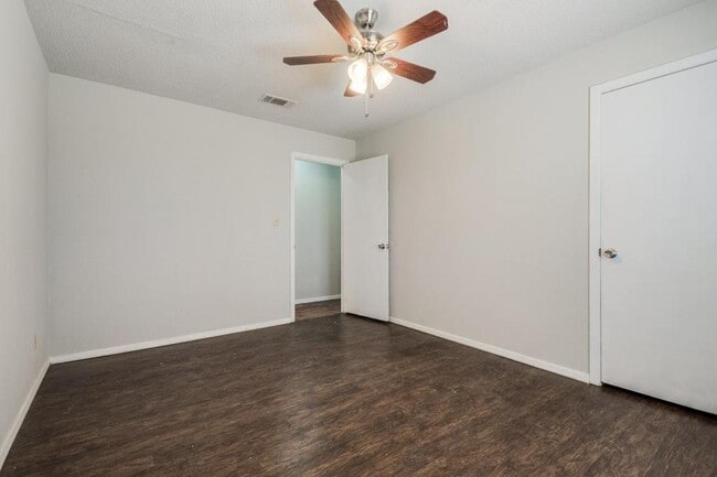 Building Photo - 242 W McFarland St