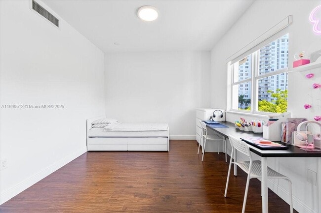 Building Photo - 2802 NE 184th Terrace