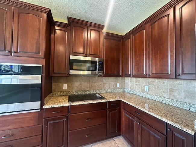 Building Photo - 2412 Country Pond Ct