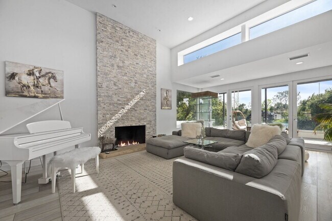 Building Photo - 641 Walther Way