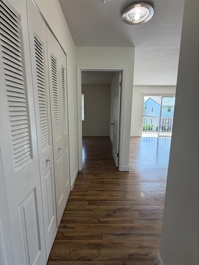 Building Photo - 2017 S Seacrest Blvd