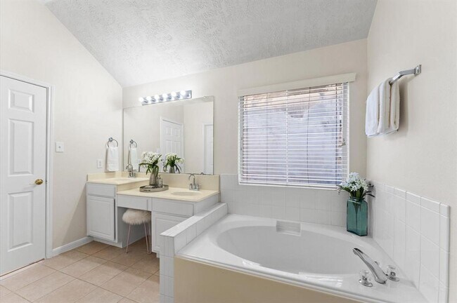 Building Photo - 21018 Claremore Ct