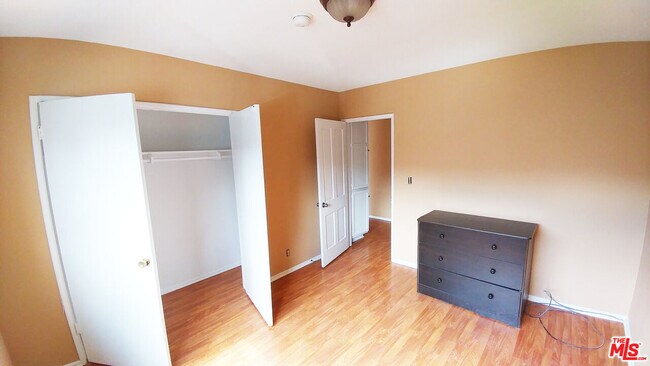 Building Photo - 4106 Rosewood Ave