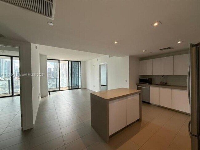 Building Photo - 1600 NE 1st Ave