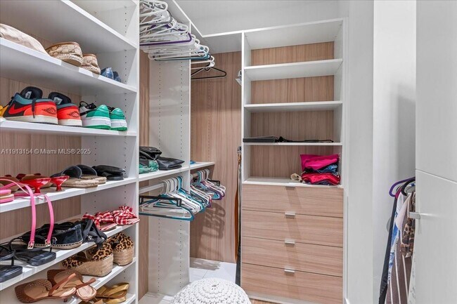 Building Photo - 7440 NW 100th Ct