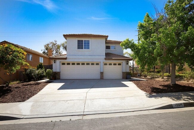 Building Photo - 4 Bed/2.5 Bath Home in Poway. Open Floor Plan, AC/Heat, W/D + Laundry Room and 3 Car Garage!