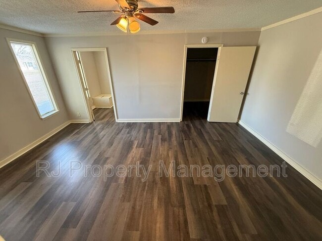 Building Photo - 4921 Wooddale Ave