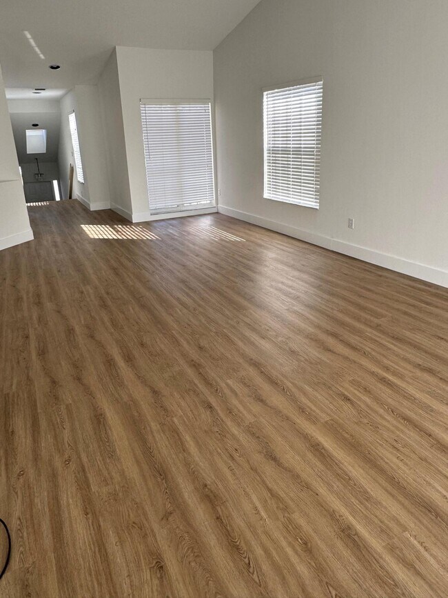 Building Photo - 17061-3 Emile St