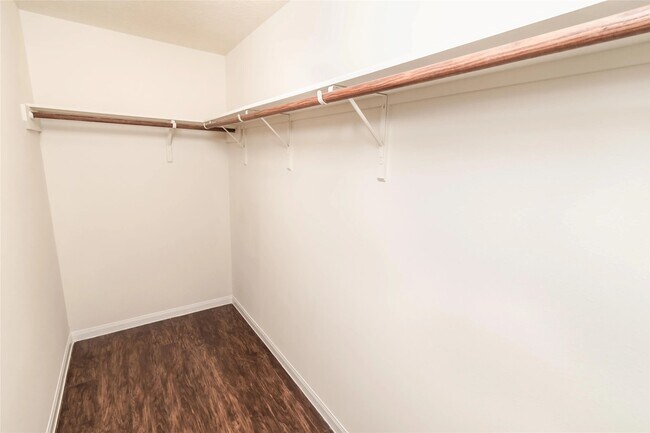 Building Photo - 14470 Platzer Dr